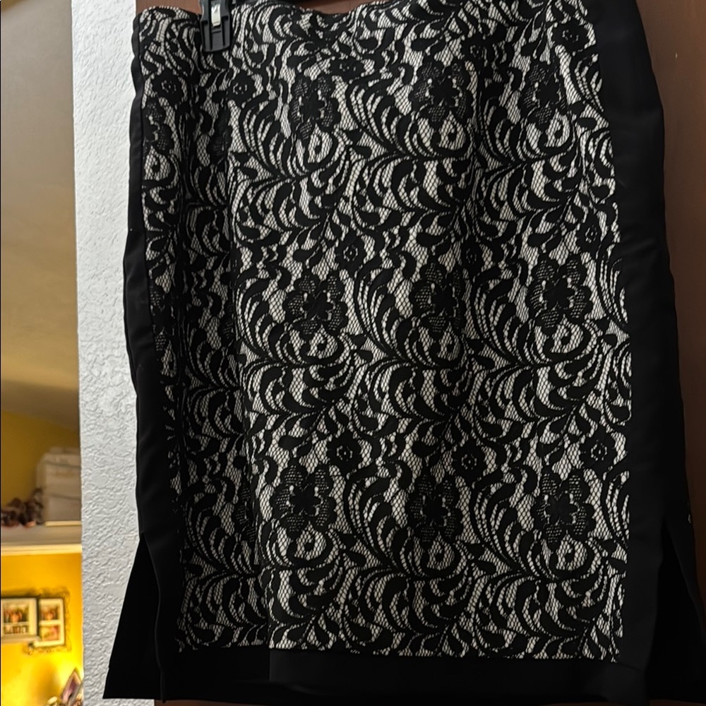 Like New- Pencil style skirt, falls at knees, tight fit with side slits